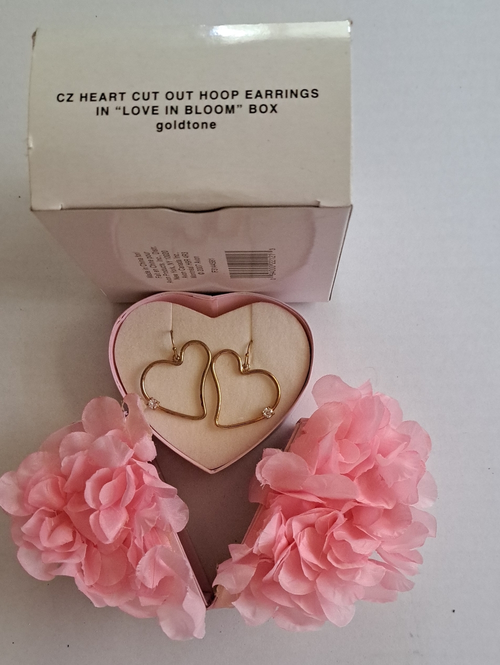 Avon ~ CZ Heart Gold Tone Cut Out drop Pierced Earrings Love in Bloom Flower box